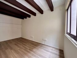 T-junction (D1), Office #566780091